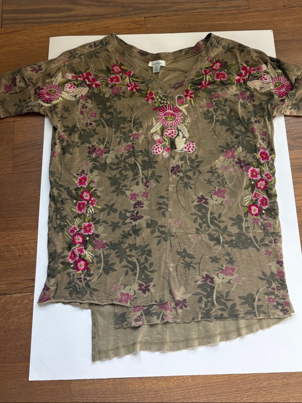 Sundance XS Olive Green V-Neck Tee with Pink Floral Embroidery asymmetrical hem